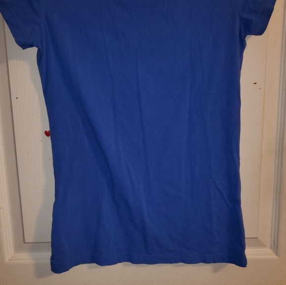 Short sleeve, scoop neck top with multi-bedazzled "GUESS" logo on front medium - Picture 10 of 11